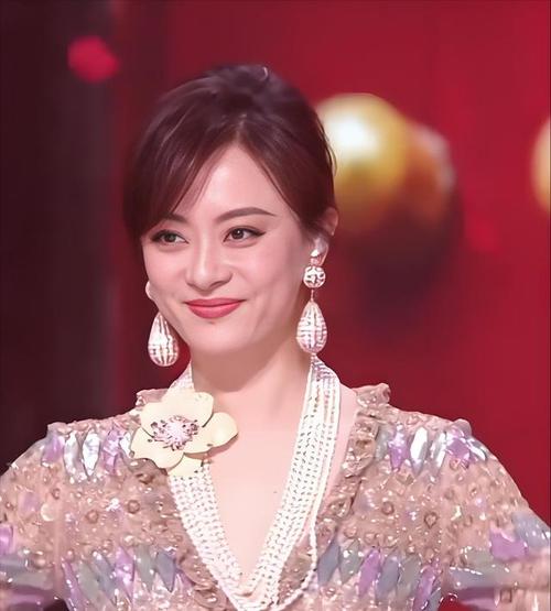 新澳门彩历史开奖记录走势图和孙俪唇下痣没了与孙俪嘴唇的痣