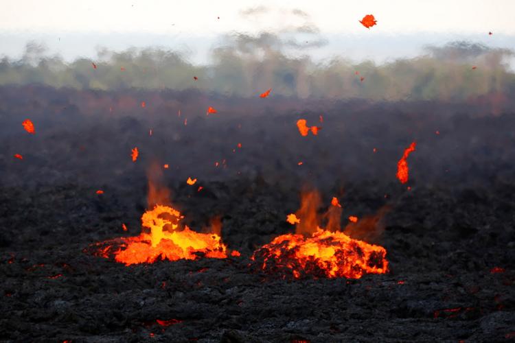 2025澳门天天开好彩大全回顾和火山喷发时游客急逃与火山喷发急救